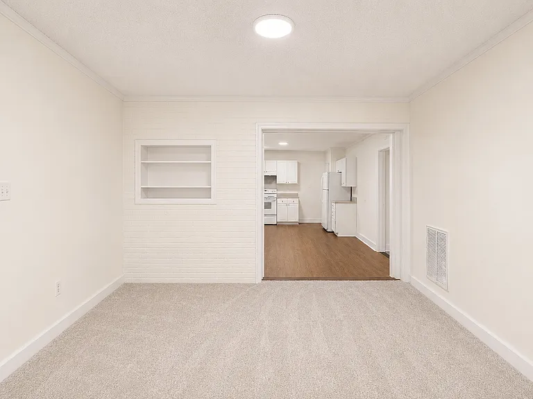 302 Davis Park Rd — Photo 11