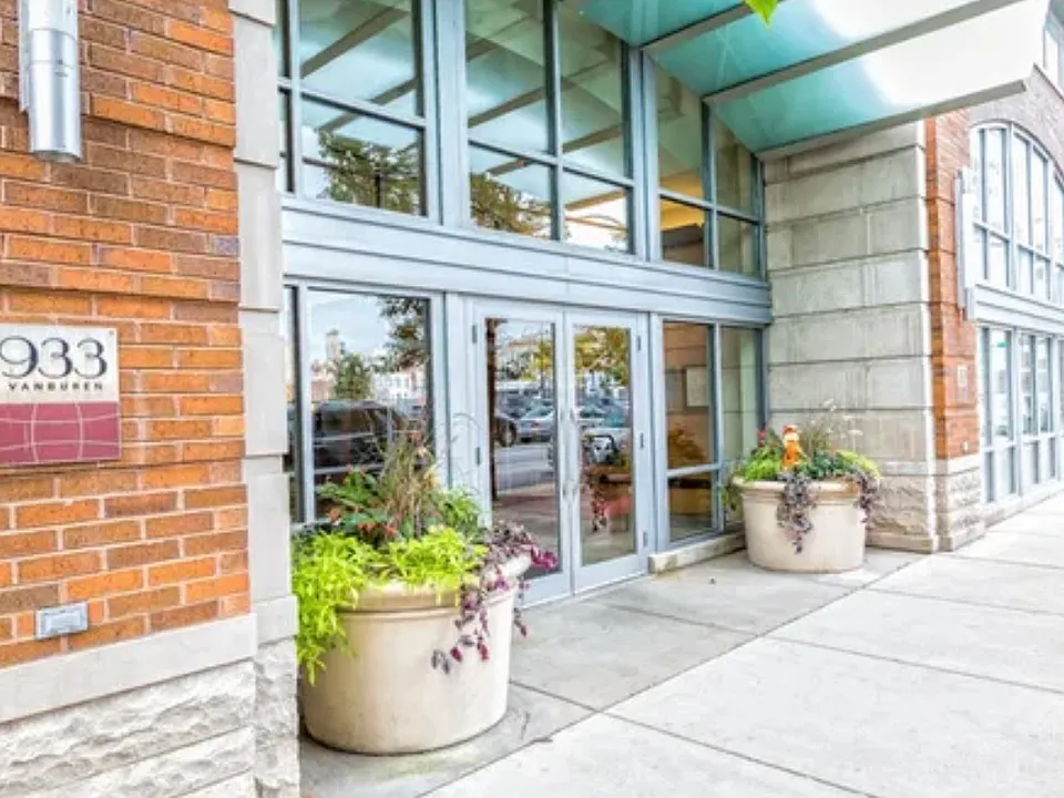 933 W Van Buren St #317