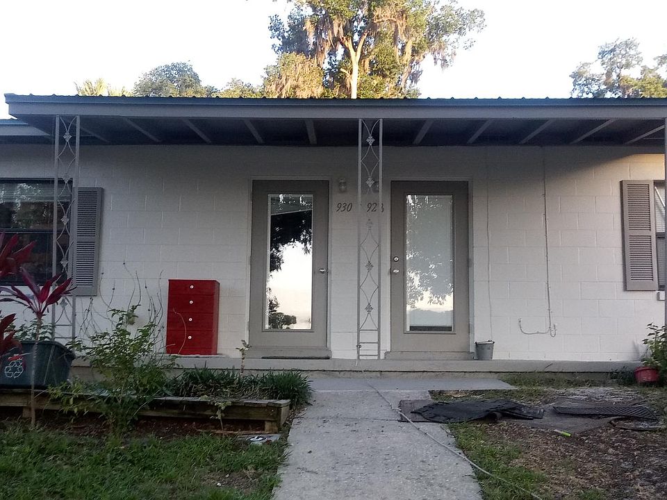Apartment is lake front. Beautiful sunrises. 2 blocks from downtown and the fitness trail on Lake Minneola. Lots of downtown activities like bands restaurants, festivals, farmer's market and 1st Friday celebrations...great locations for fireworks .