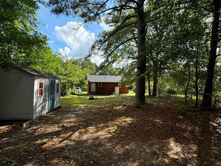 405 Laura Ct — Photo 18