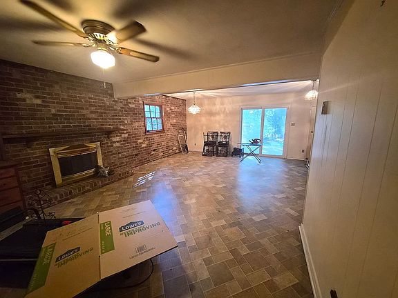 3rd image of 136 Clinton Ct