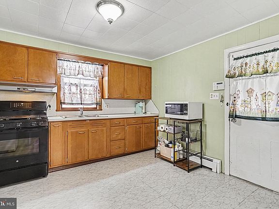 5th image of 428 W Queen St