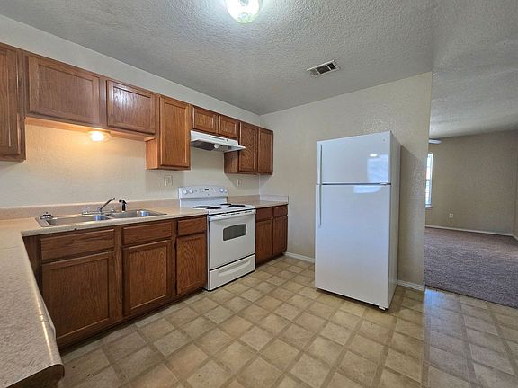 5th image of 2808 Leroy Cir #C