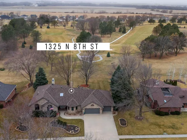 1325 N 8th St, Seward, NE 68434