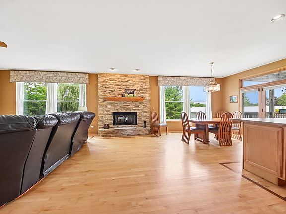 5th image of 3809 Standish Rd