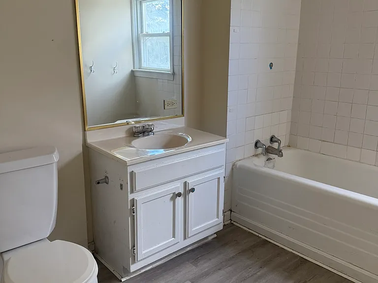 126 Wesley Ave — Photo 5