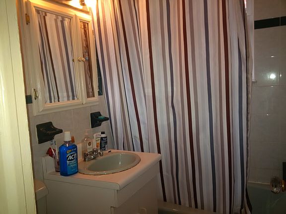 4th image of 2211 29th St #2F