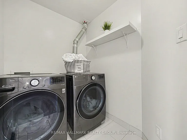 938 Wildcarrot Cres — Photo 29
