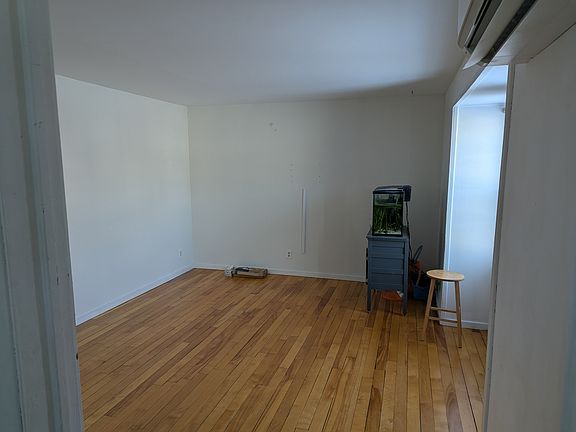 3rd image of 710 Palmer St
