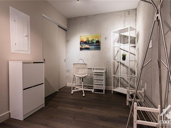 4th image of 224 Lyon St N #810