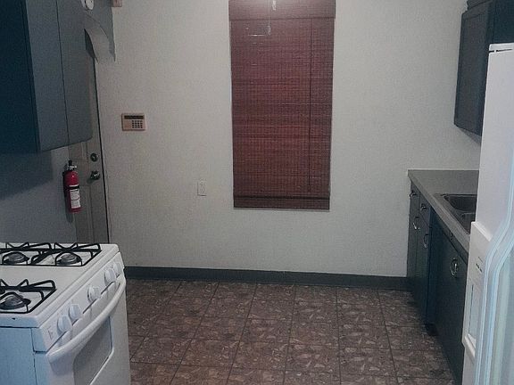 3rd image of 919 School St
