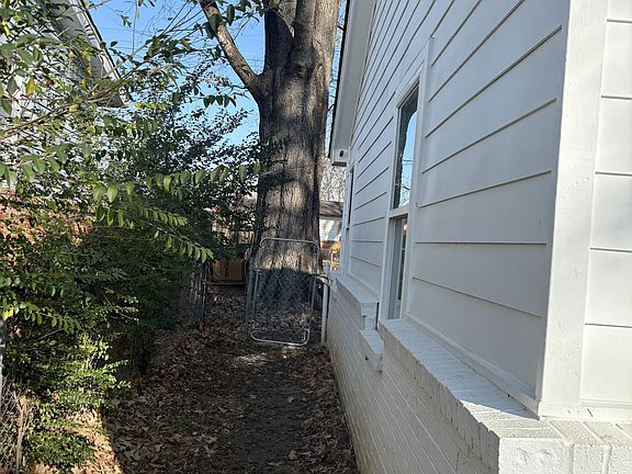 3rd image of 642 Ledbetter Ave
