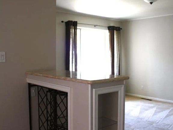 5th image of 24 W 38th Ave