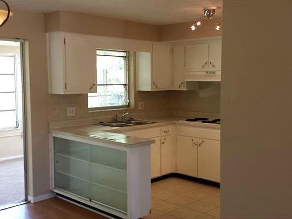 4th image of 487 Lake Hill Ln