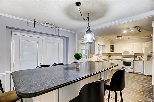 1st image of 6738 Raeburn Ln