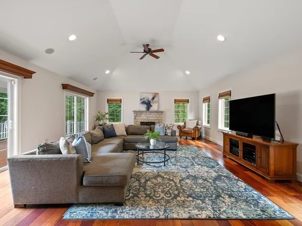 14 Harnden Rd, Foxboro, MA 02035