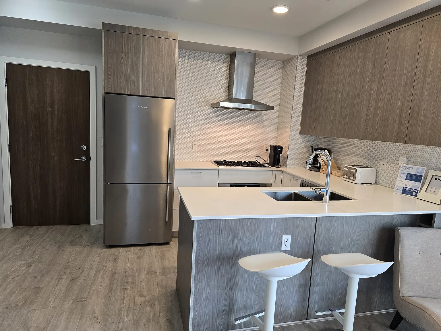Fully Furnished 2Bed/2Bath in Burnaby near Metrotown — Photo 4