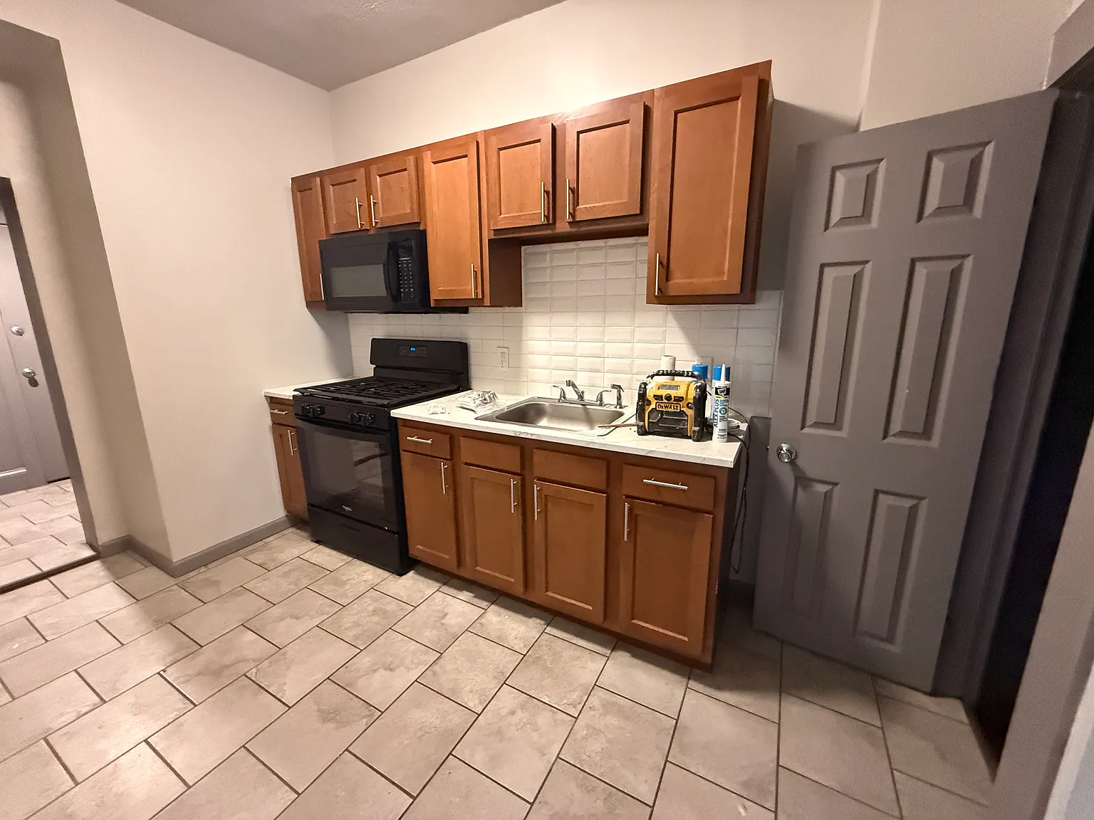 3 bed, 1100 sqft, $1,500 — Photo 2