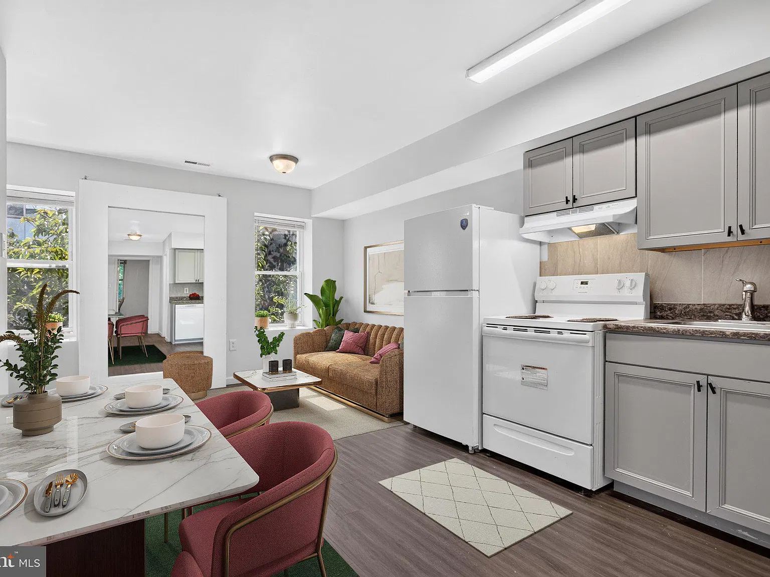 3 bed, 2.0 bath, 1300 sqft, $1,900 — Photo 1