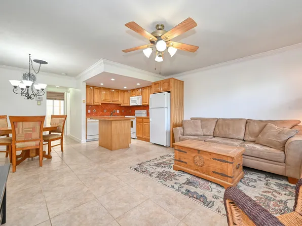 102 Coventry E #102, West Palm Beach, FL 33417