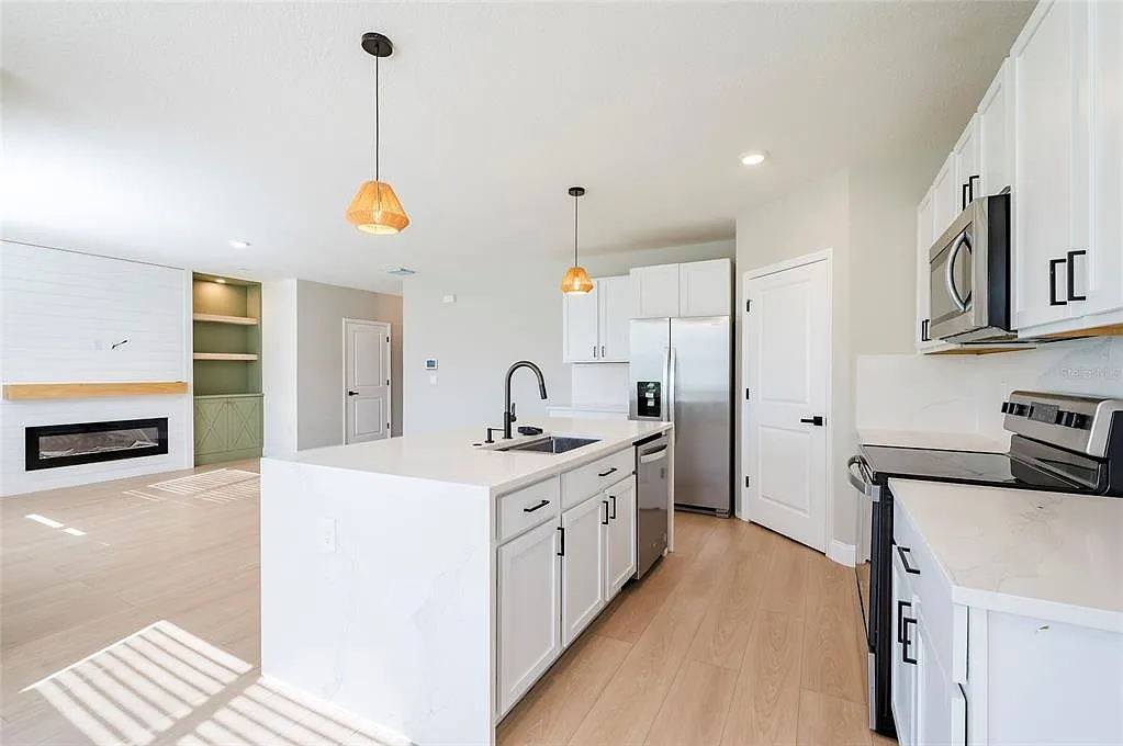 3 bed, 2.5 bath, 1961 sqft, $2,375 — Photo 4