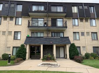 10735 5th Ave APT 203, Countryside, IL 60525