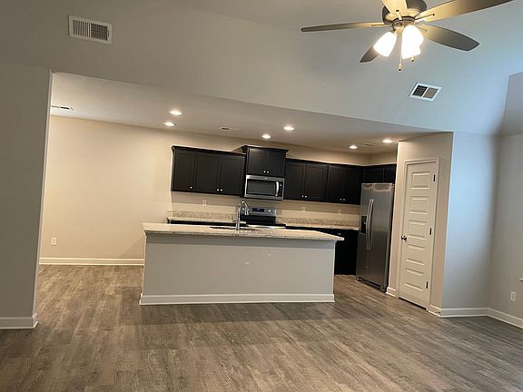 2nd image of 2935 Dickerson Dr