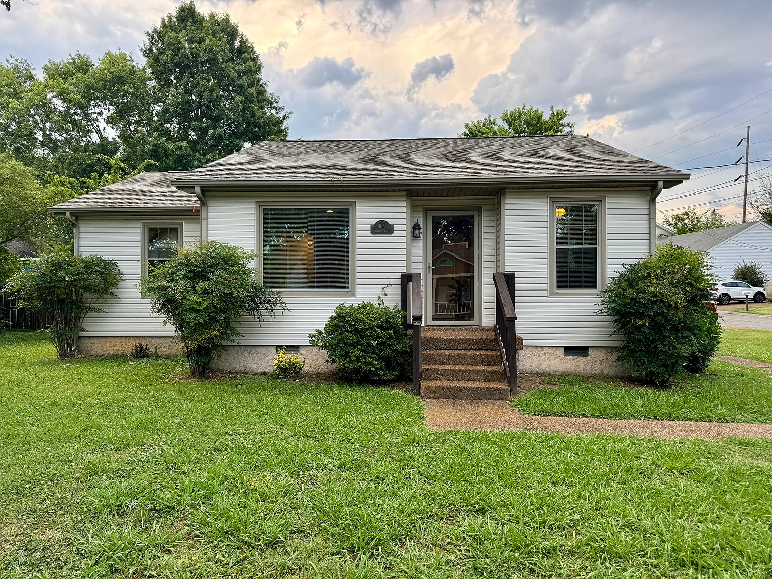 3 bed, 1.5 bath, 1200 sqft, $1,995 — Photo 3