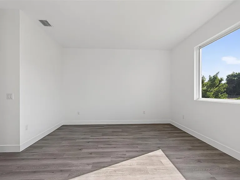 511 Sweetwater Dr — Photo 32