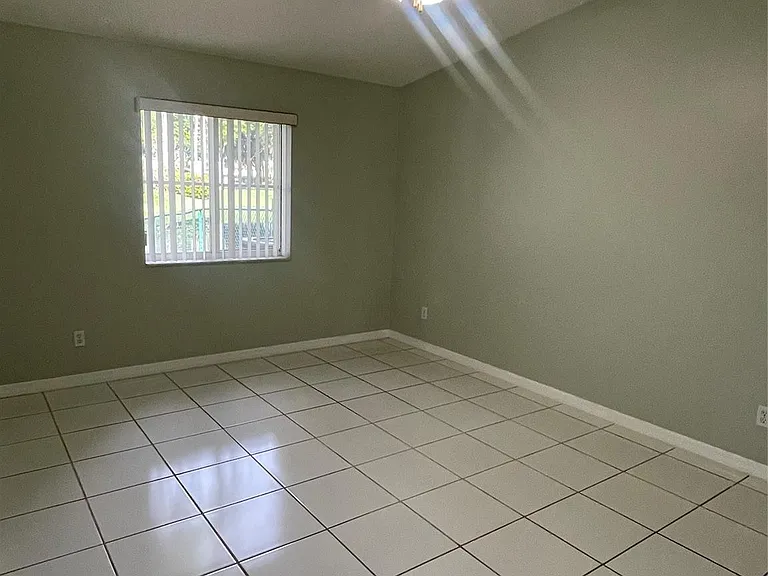 1810 SW 114th Ter — Photo 10