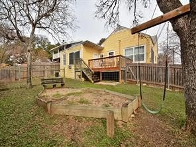 2101 W 10th St — Photo 25