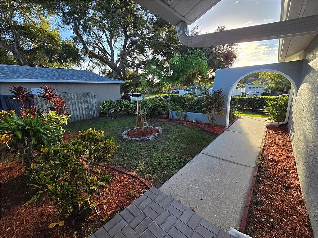 3 bed, 2.0 bath, 1508 sqft, $3,300 — Photo 3