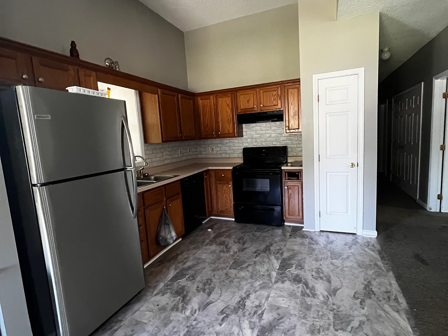 2 bed, $1,300 — Photo 2