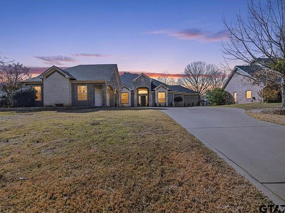 3rd image of 116 Saint Andrews Cir