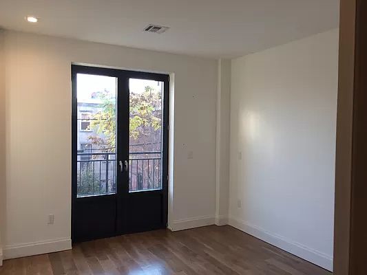 4th image of 88 Hart St #202