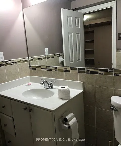 2194 Wildwood Cres E #LOWER — Photo 11