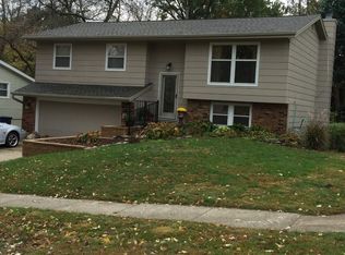 8812 Beechwood Dr, Urbandale, IA 50322