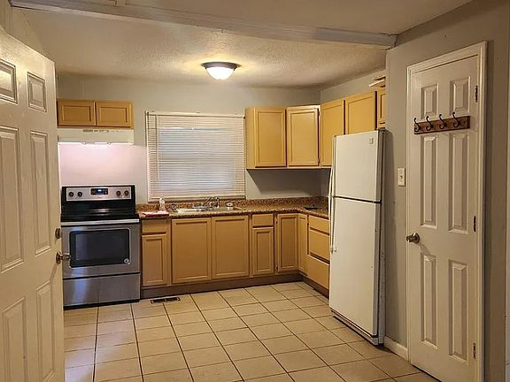 2nd image of 161 W Wadsworth Cir