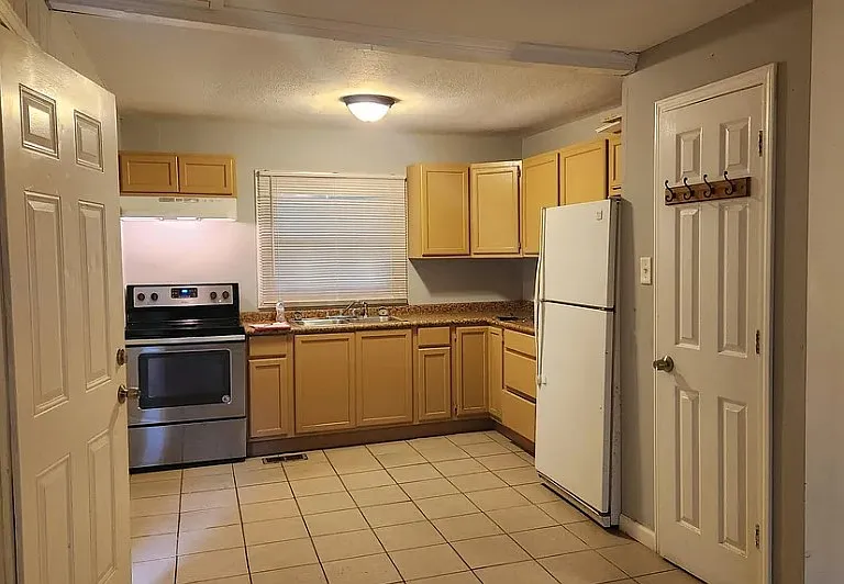 161 W Wadsworth Cir — Photo 2