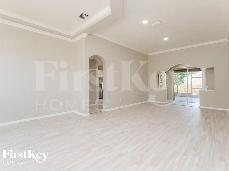 2210 Briana Dr — Photo 2