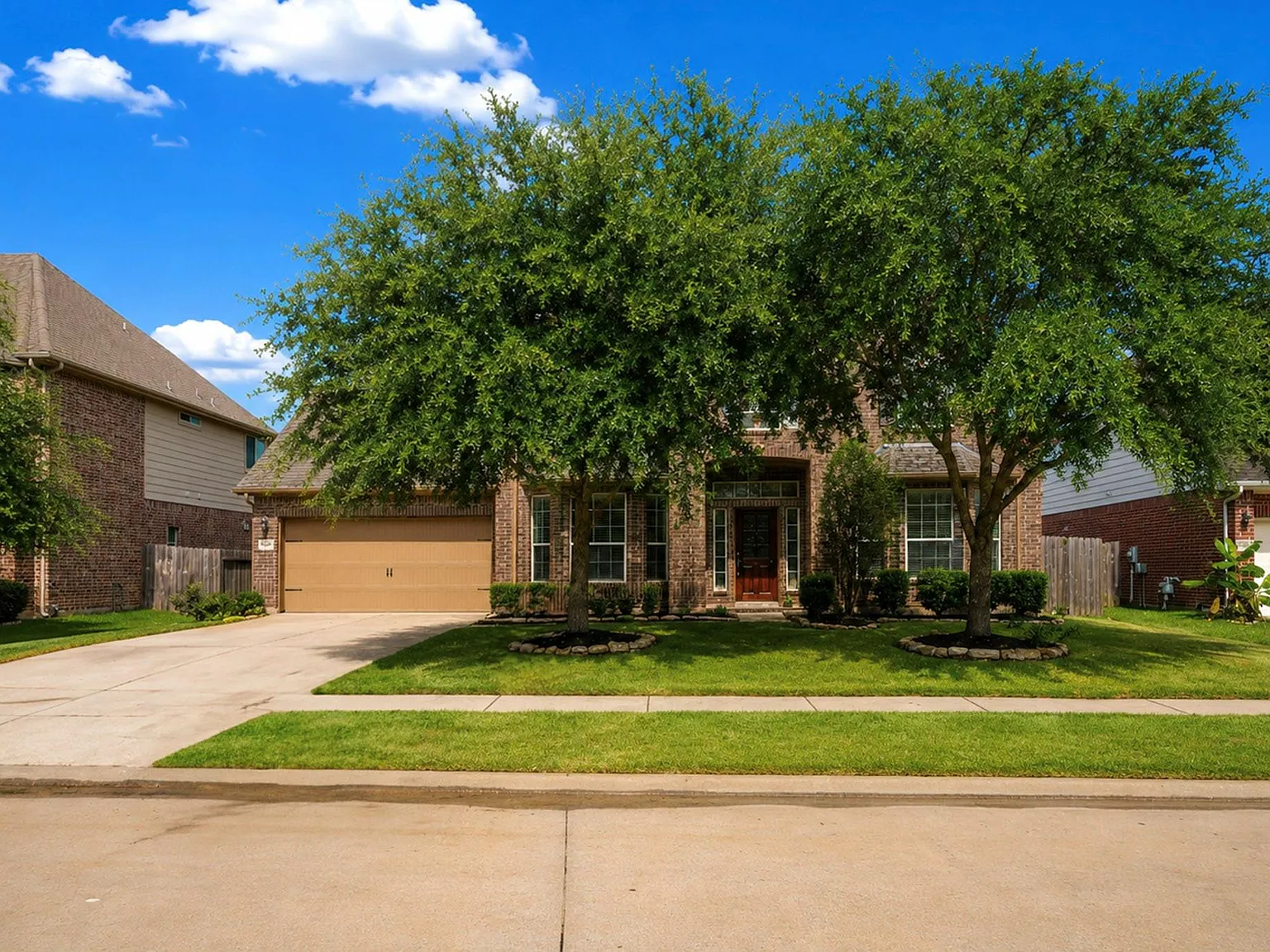 5 bed, 3.5 bath, 3626 sqft, $3,950 — Photo 2