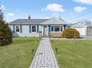 16 Elmwood Dr, Rumford, RI 02916