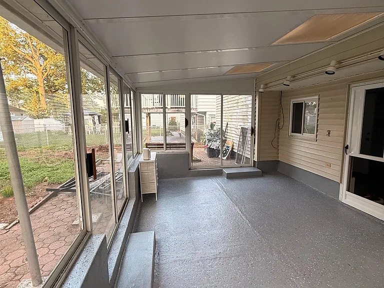 183 E Henry Pl — Photo 11