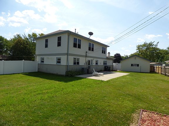 2nd image of 350 Illinois Blvd