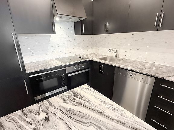 3rd image of 23 Glebe Rd W #521