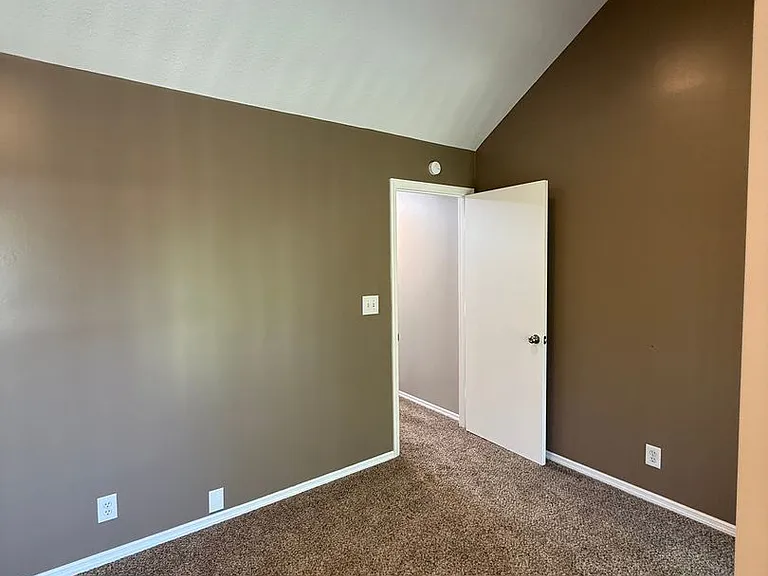 8861 W 106th Ter — Photo 16