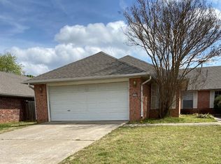 203 Fox Run Pl #B, Lowell, AR 72745