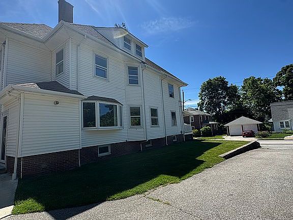 5th image of 2249 Cranston St