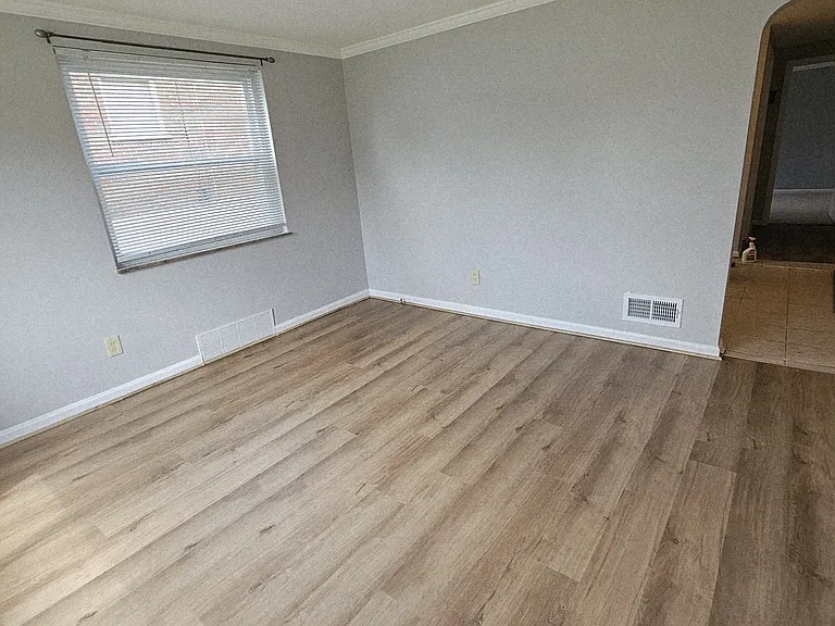 22 Wallace Ave #B — Photo 3