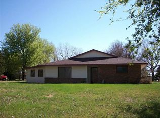 10120 E Snokomo Rd, Hutchinson, KS 67502